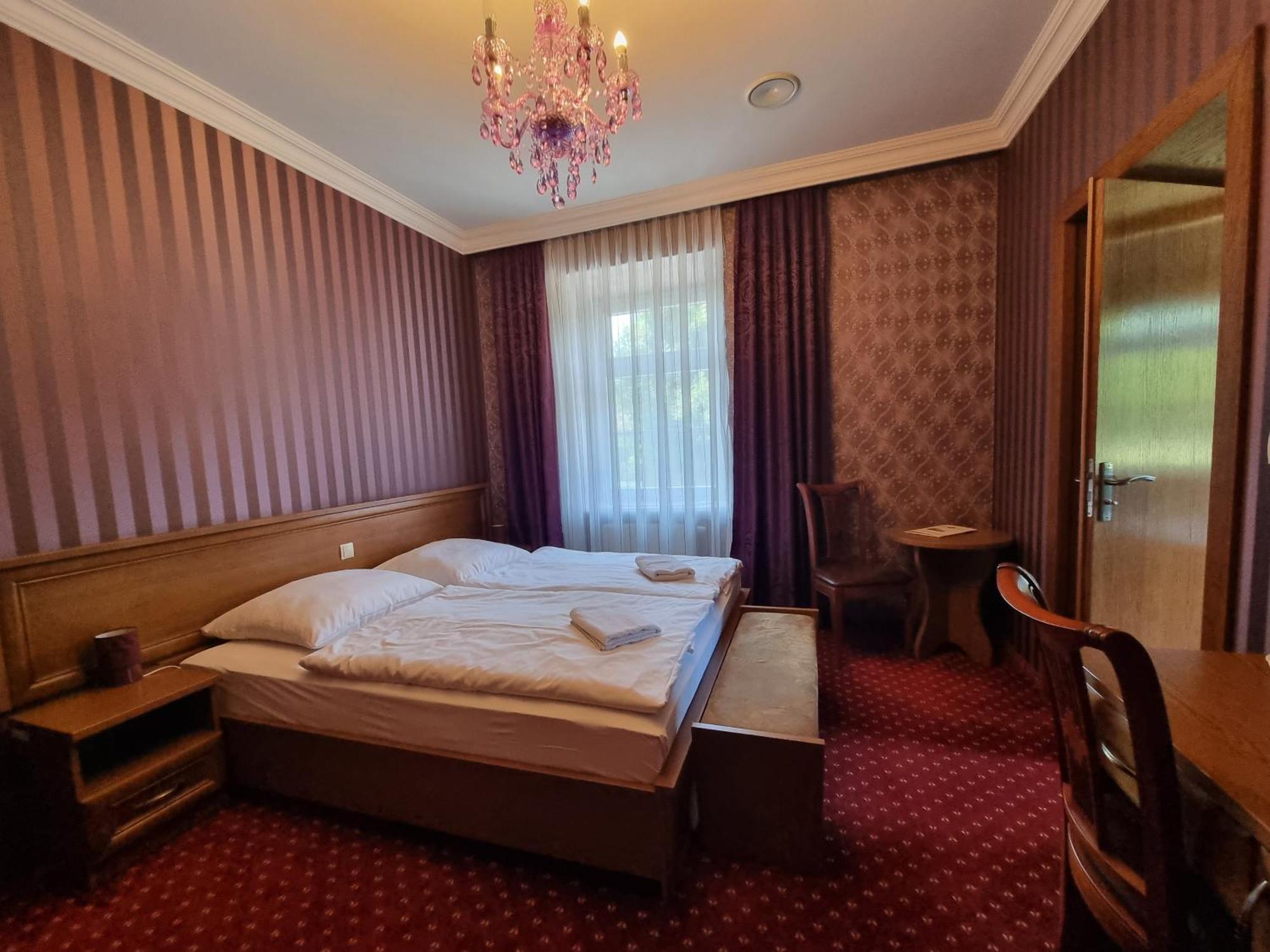 Palac Lucja Bb Zakrzów Exterior foto
